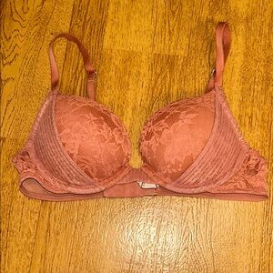 Lace Push-Up Bra in Pink